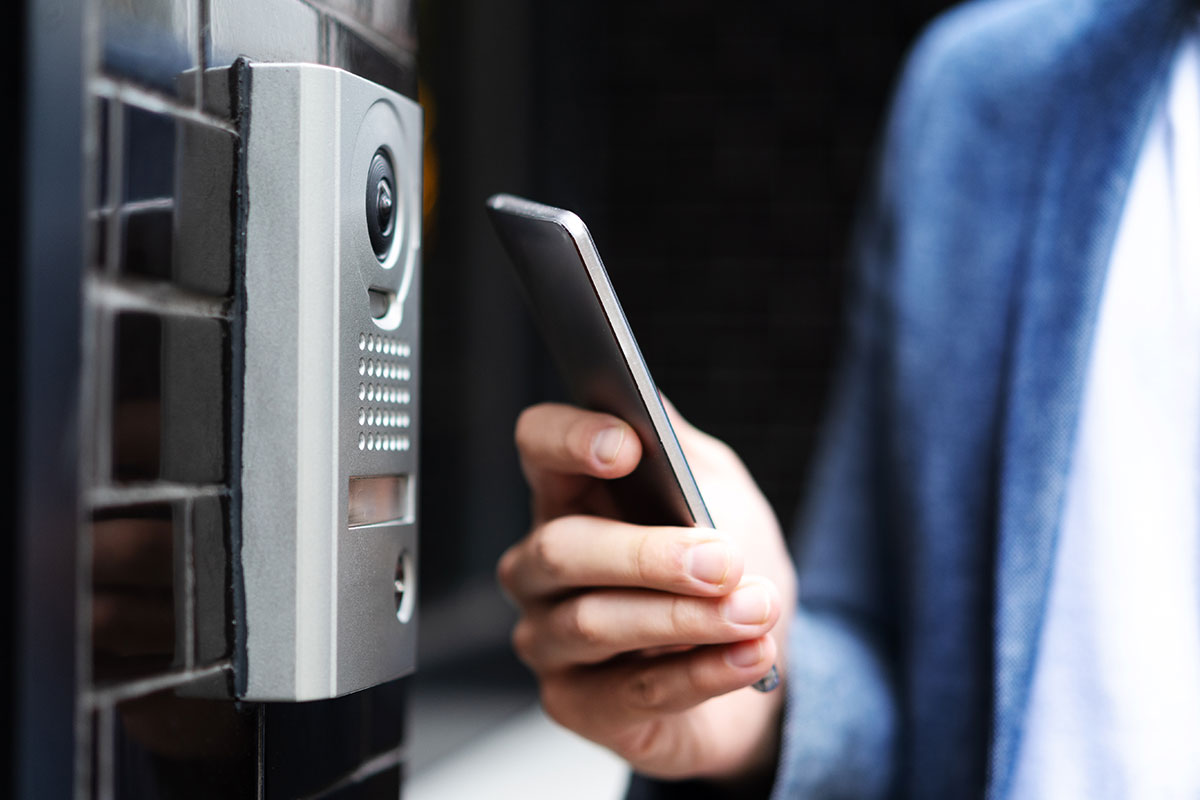 휴대폰을 사용한 보안 강화