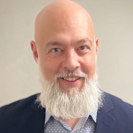 Chris Burns Headshot